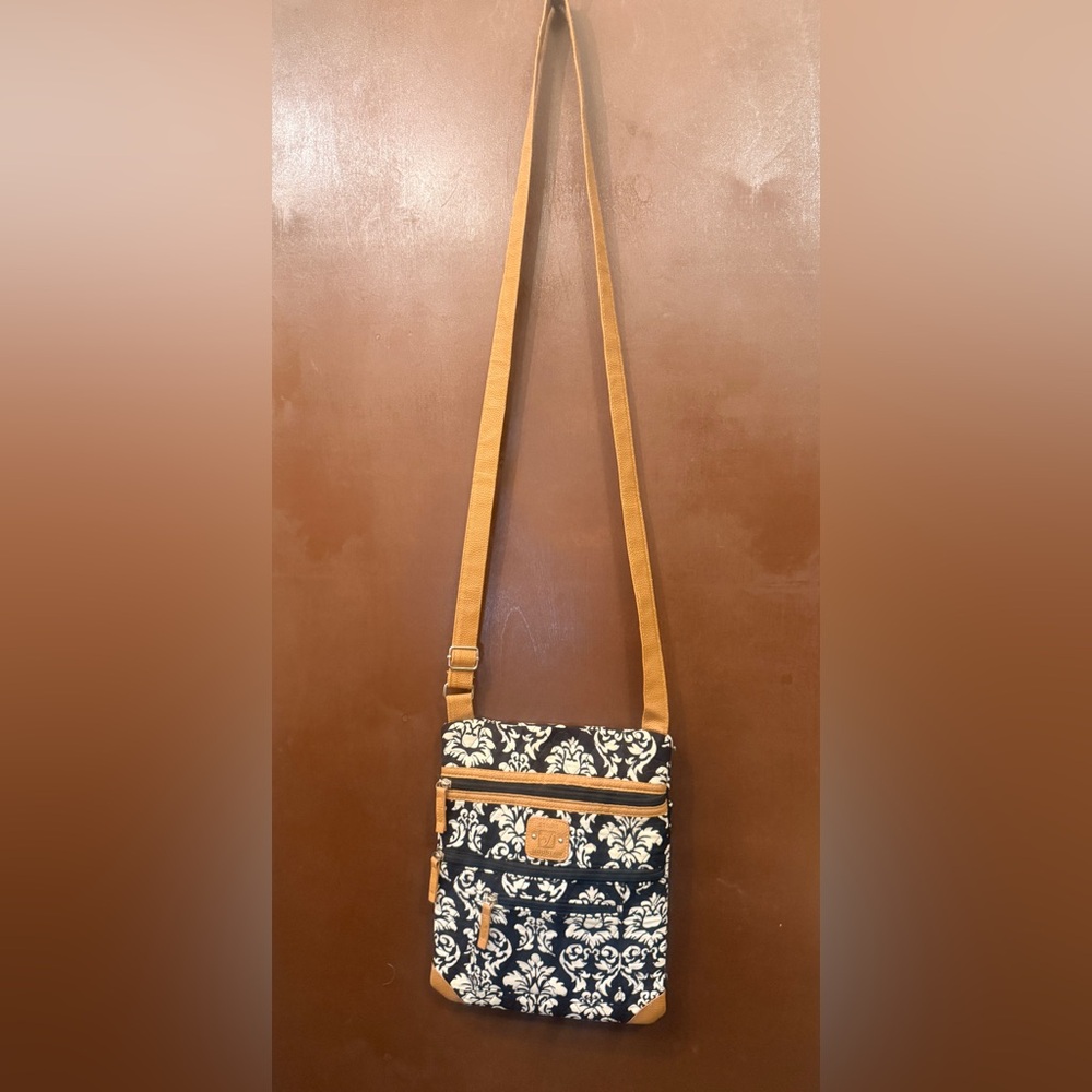 Stone Mountain EUC quilted, cotton Black & White floral print cross body bag.